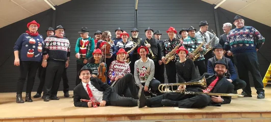 L'orchestre en tenue de Noël 2023